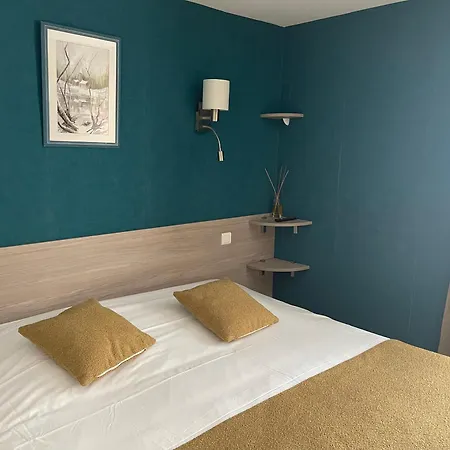 Logis Hotel Restaurant Cazes Arazat Laissac Exterior photo