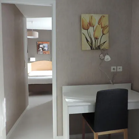 Logis Hotel Restaurant Cazes Arazat Laissac Exterior photo