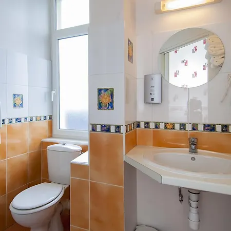 Logis Hotel Restaurant Cazes Arazat Laissac Exterior photo